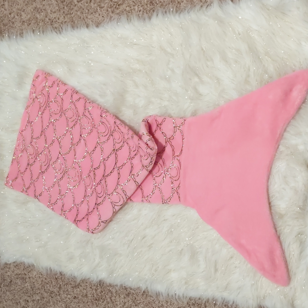 Girls pink mermaid blanket